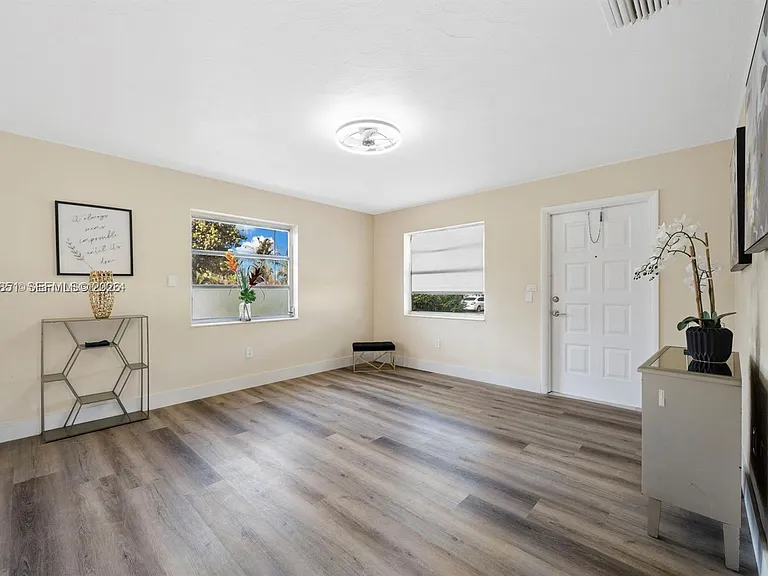 7532 Farragut St — Photo 2