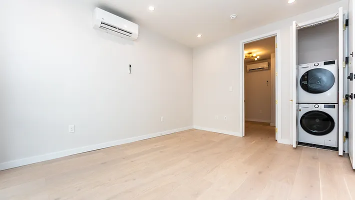 Rented by Nooklyn NYC LLC | media 9