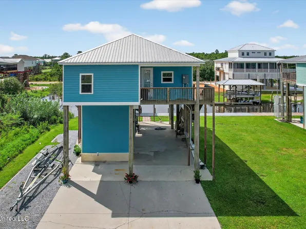 4032 Bank St, Bay Saint Louis, MS 39520