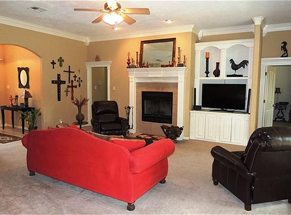 2nd image of 2805 Oakwood Dr