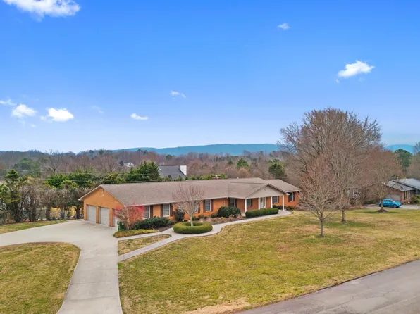 1245 S Heritage Dr, Maryville, TN 37803