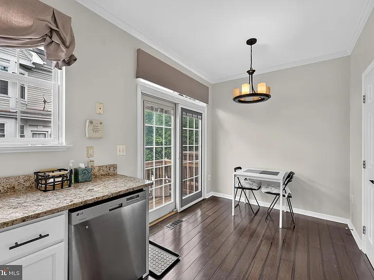 932 Harrison Cir — Photo 10