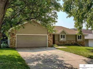 3813 N 206th St, Elkhorn, NE 68022