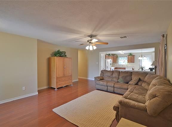 3rd image of 852 Hidden Point Dr