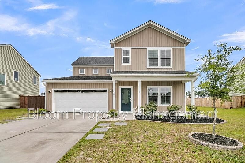 1st image of 450 Carrara Dr