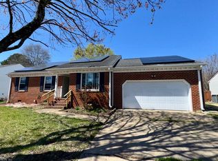 304 Quail Meadow Dr, Chesapeake, VA 23323