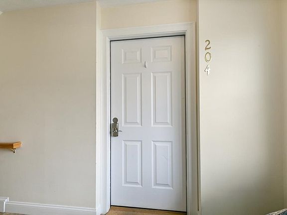 4th image of 10 Cunningham Ln Unit 204