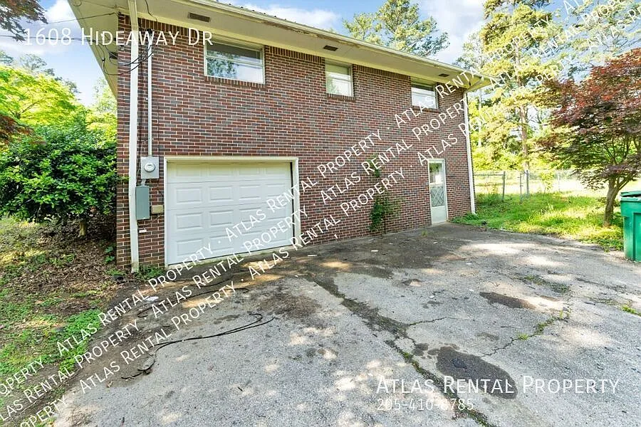 Available Now! Spacious 3BR/2BA with Luxurious Touches! — Photo 4