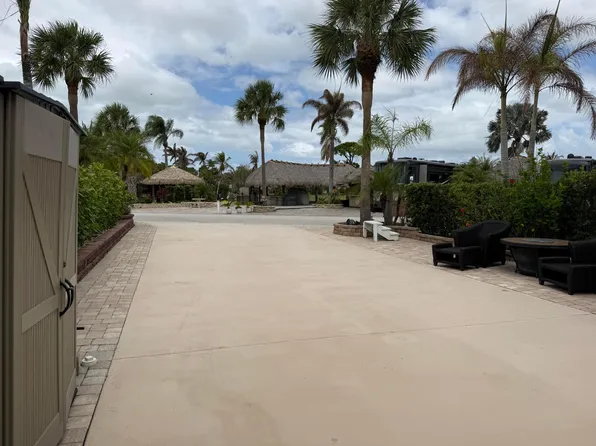 419 NW Chipshot Lane, Port St Lucie, FL 34986