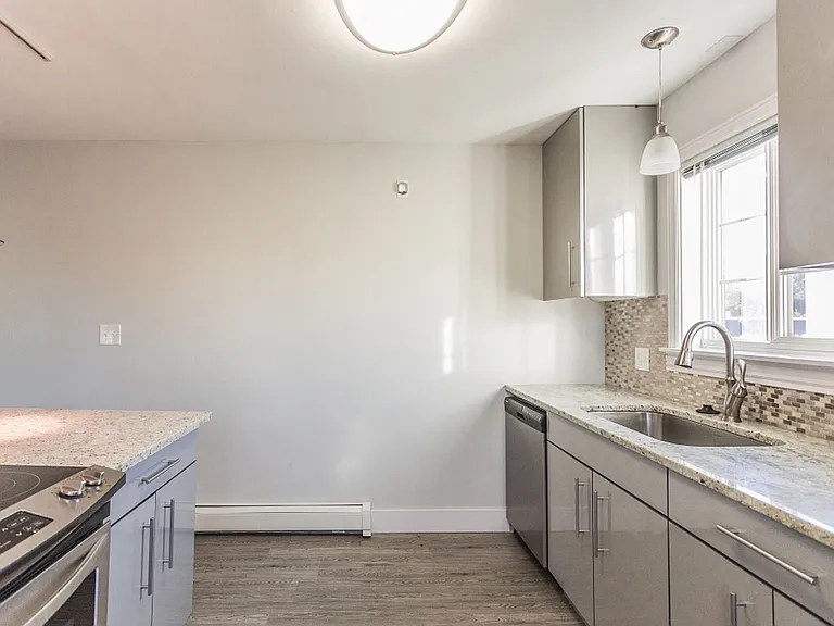 2401 Walnut St #6 — Photo 13