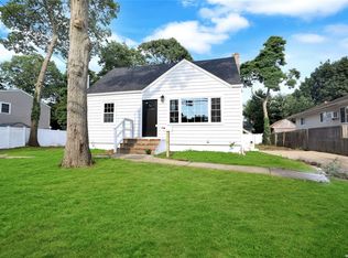 424 Oak Neck Rd, West Islip, NY 11795