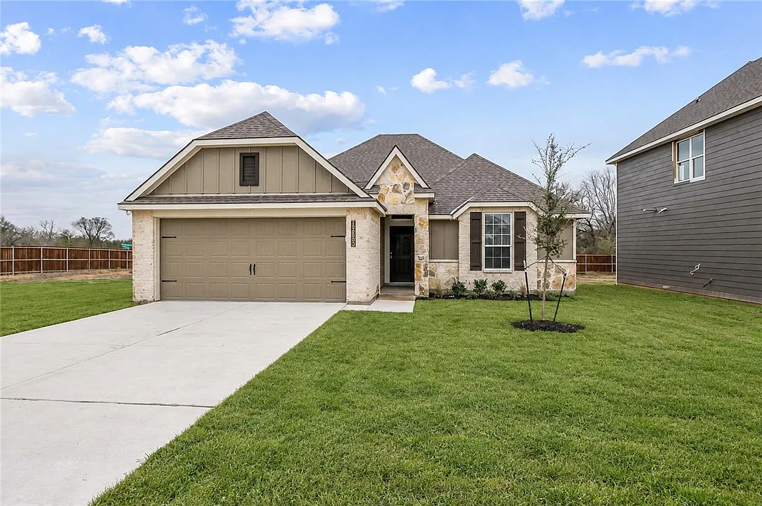 4 bed, 1596 sqft, $2,400 — Photo 1