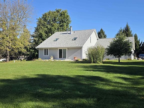3rd image of 10388 Moonglow Dr