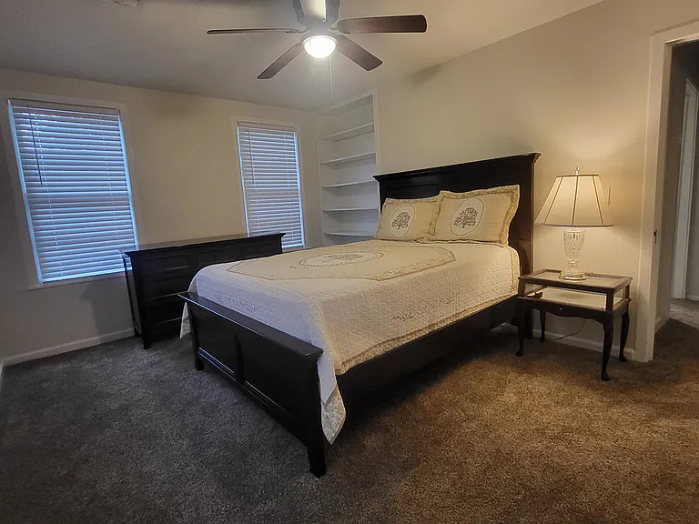 4015 Lakewood Dr — Photo 8