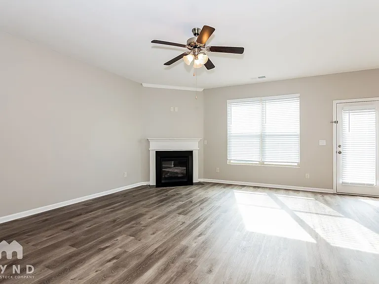 484 Dasheill Ln — Photo 4