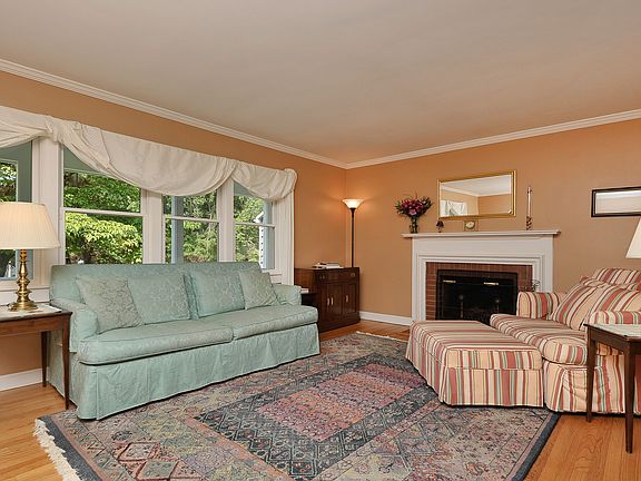 Living Rm w Fireplace