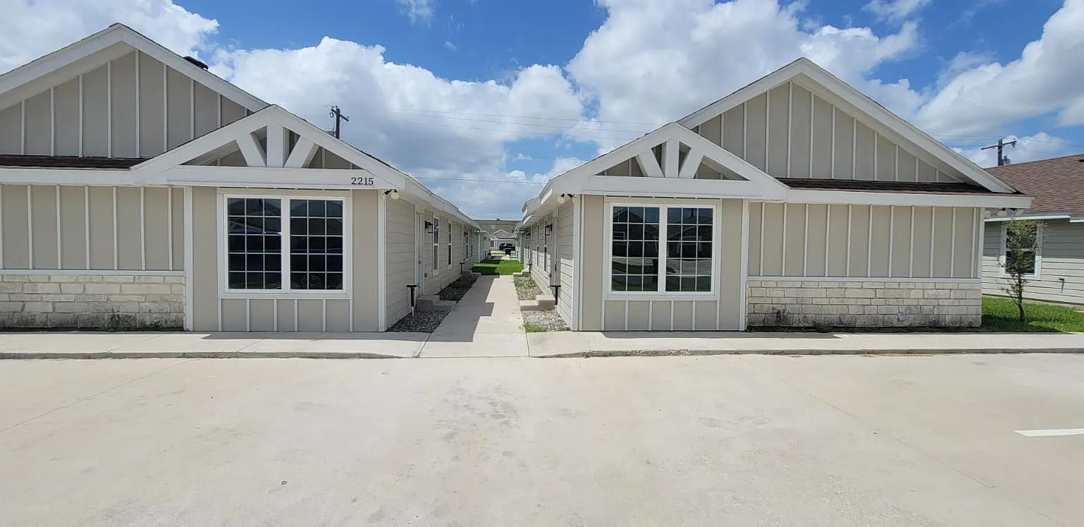 2 bed, $1,000 — Photo 1