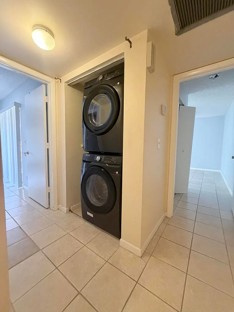 3725 Village Dr — Photo 4