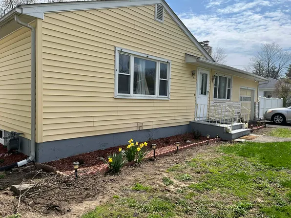 294 Maryanne Ave, Hudson, NY 12534