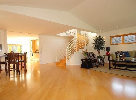 3rd image of 705 Bayswater Ave