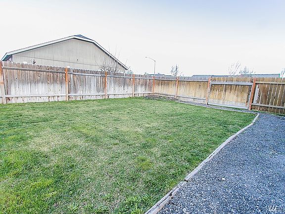4th image of 1400 Megan Dr