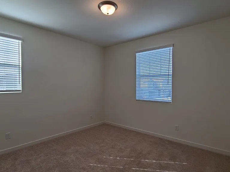 2402 Indigo Dr — Photo 11
