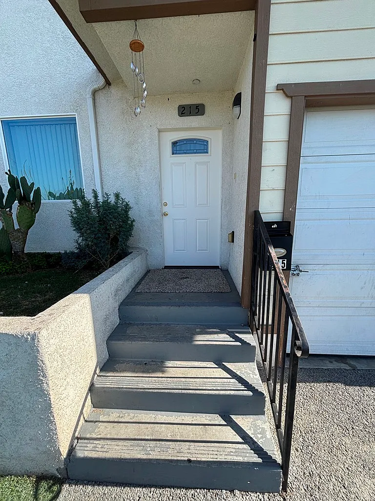 5 bed, 1820 sqft, $3,950 — Photo 2