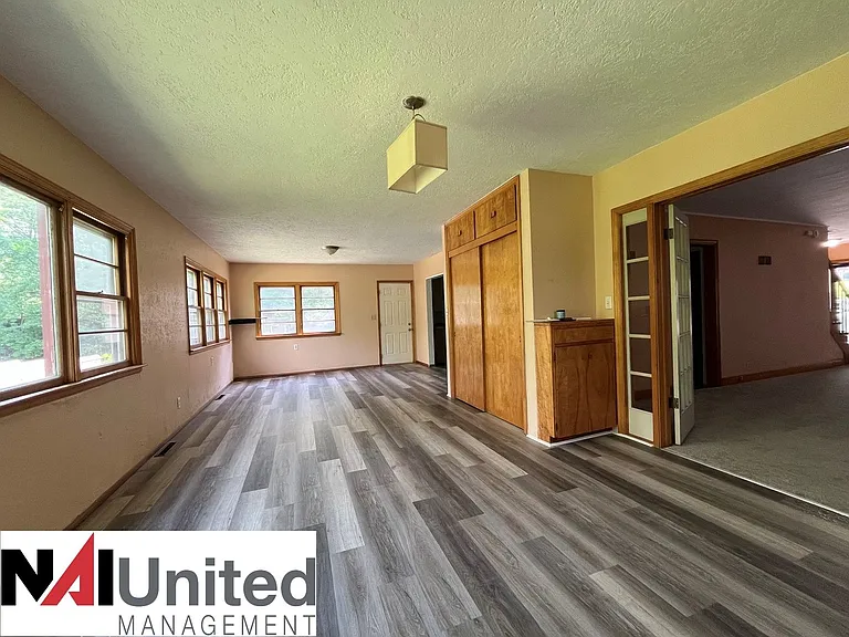 2814 Summit St — Photo 4