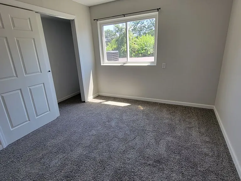 2617 N Clark St — Photo 10