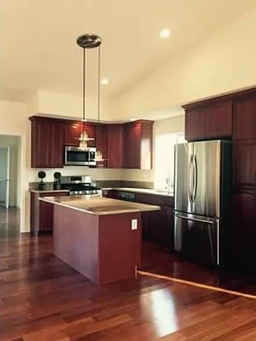 5 bed, 2148 sqft, $1,050 — Photo 2
