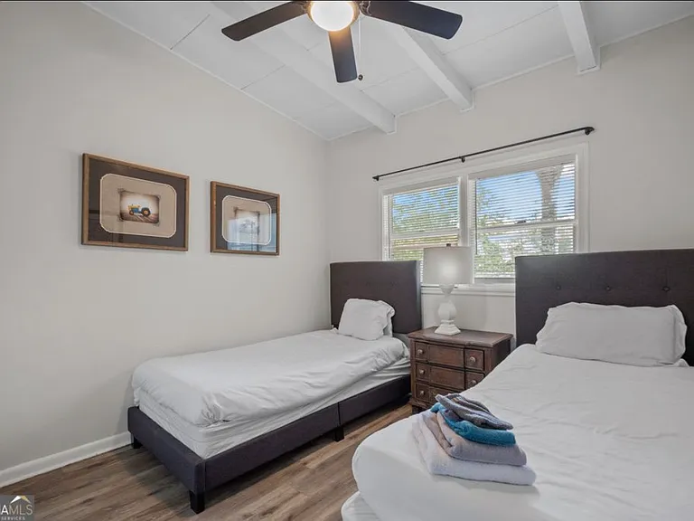 3175 Westwood Dr — Photo 8