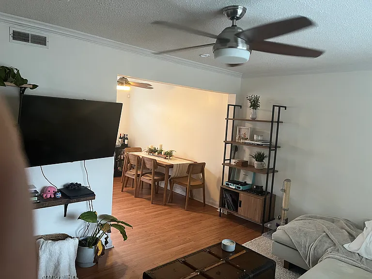 415 Parkdale Dr #13D — Photo 3