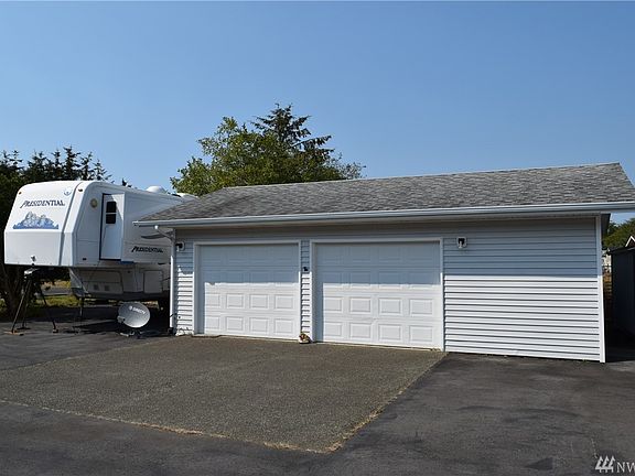 3rd image of 568 Duck Lake Dr NE