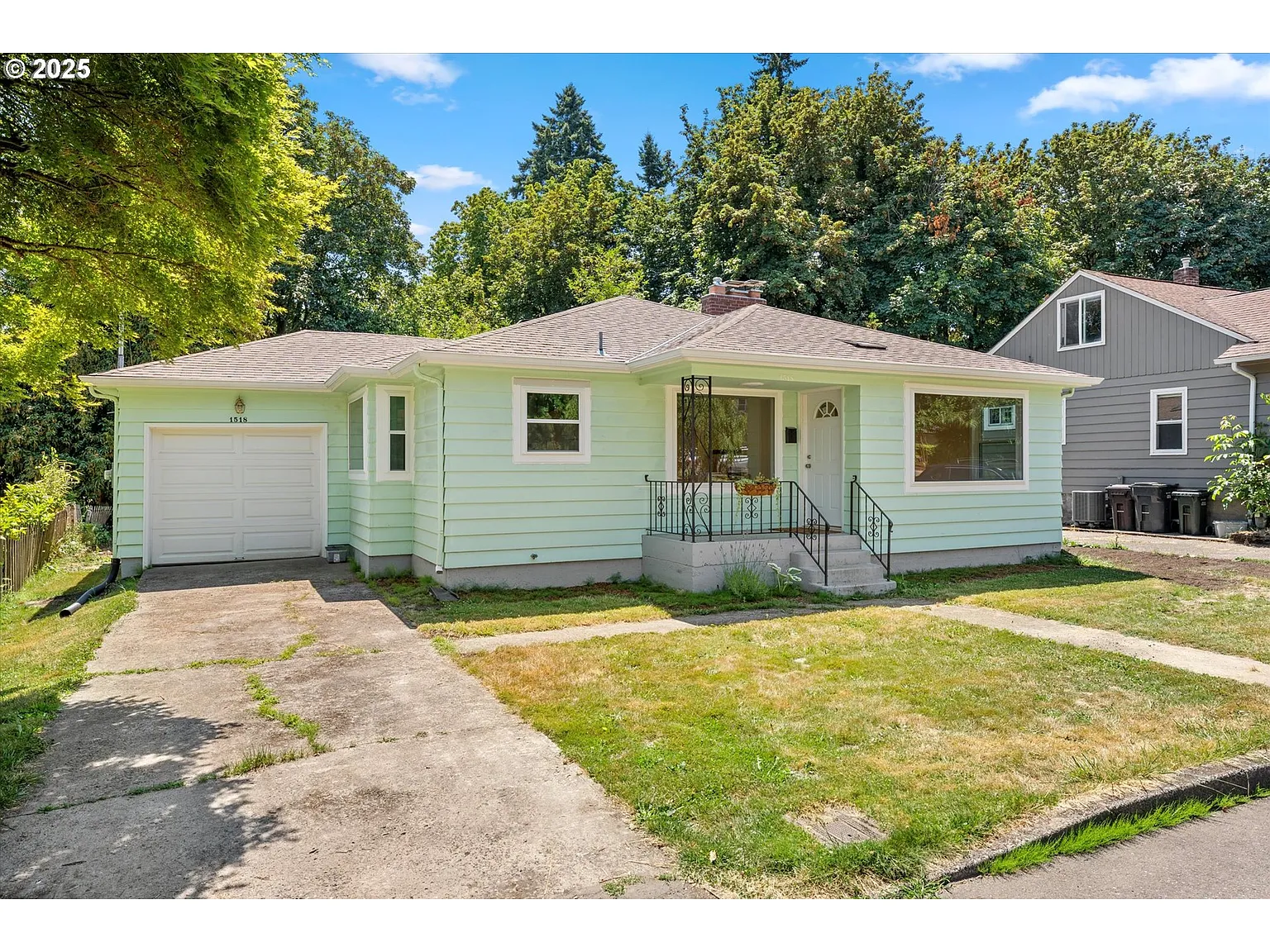 1518 Holly St photo 1