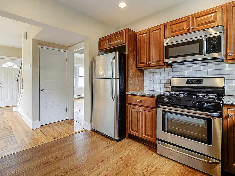 614 River Ave — Photo 3