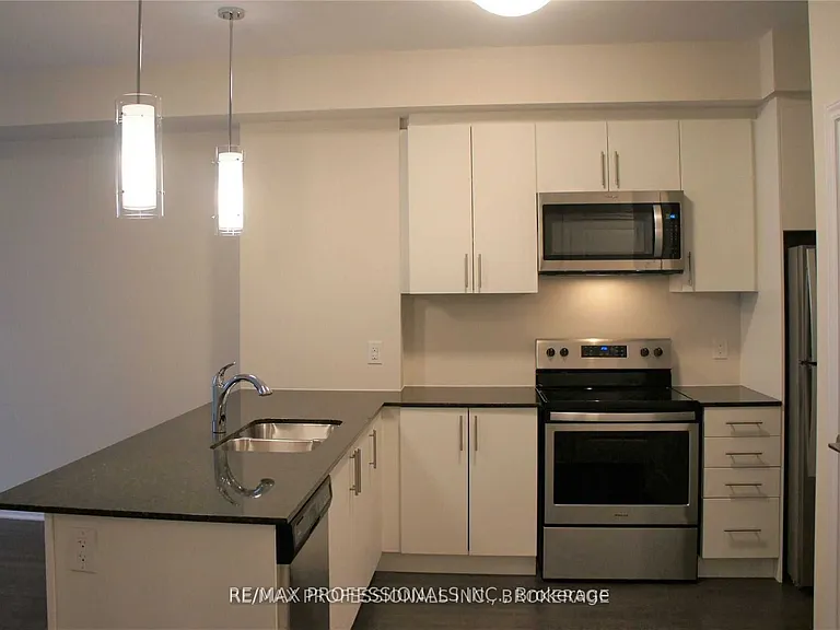 150 Oak Park Blvd #403 — Photo 5