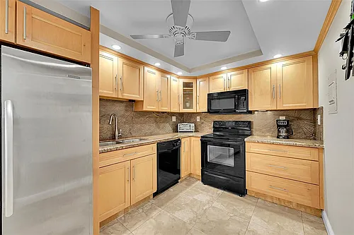 525 N Ocean Blvd Photo 1