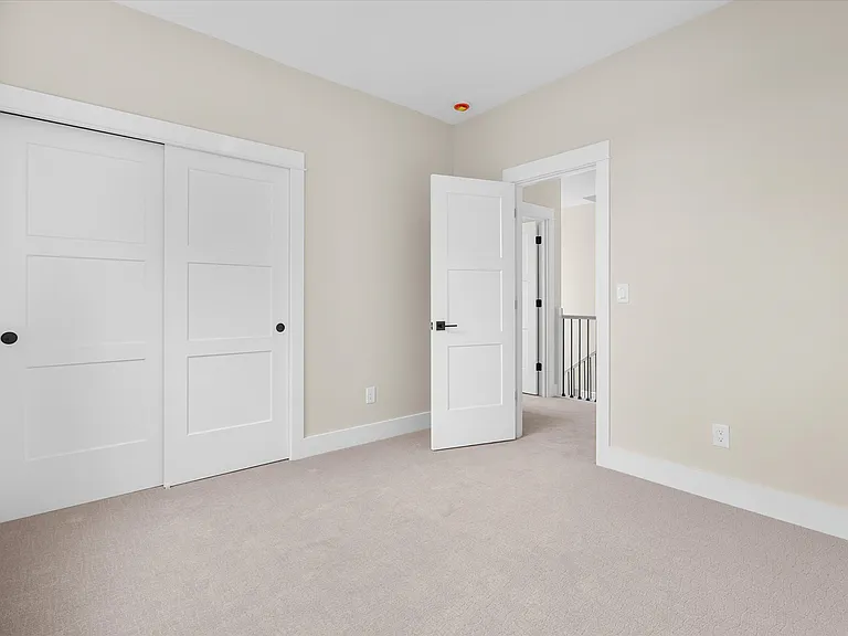 349 SE Walnut St — Photo 26