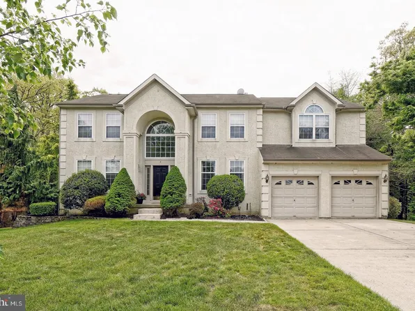4 Wood Lake Ct, Glassboro, NJ 08028