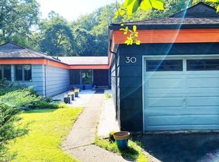 30 Haller Cres, Chestnut Ridge, NY 10977