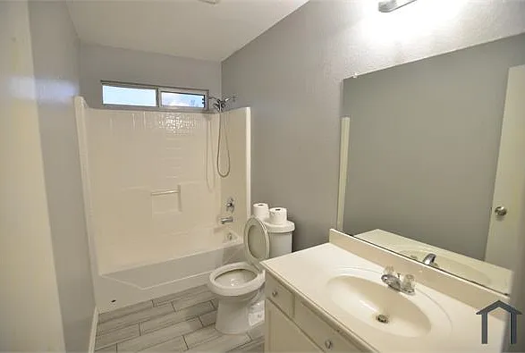 4 bed, 2638 sqft, $3,500 — Photo 3