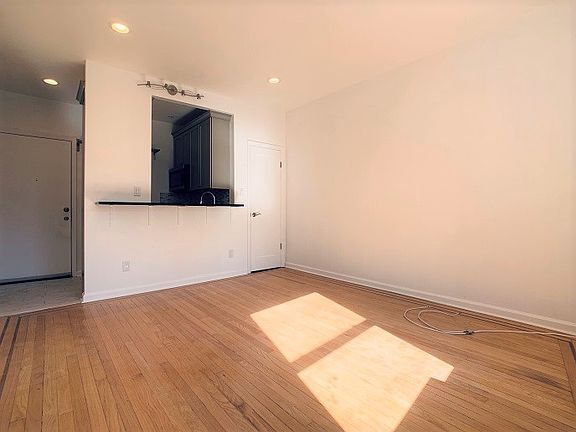 3rd image of 625 W End Ave APT 3A