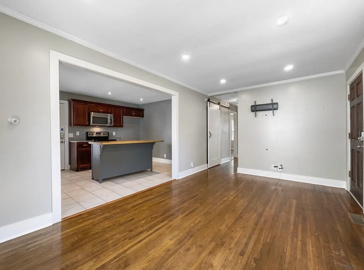 2 bed, 814 sqft, $2,600 — Photo 3