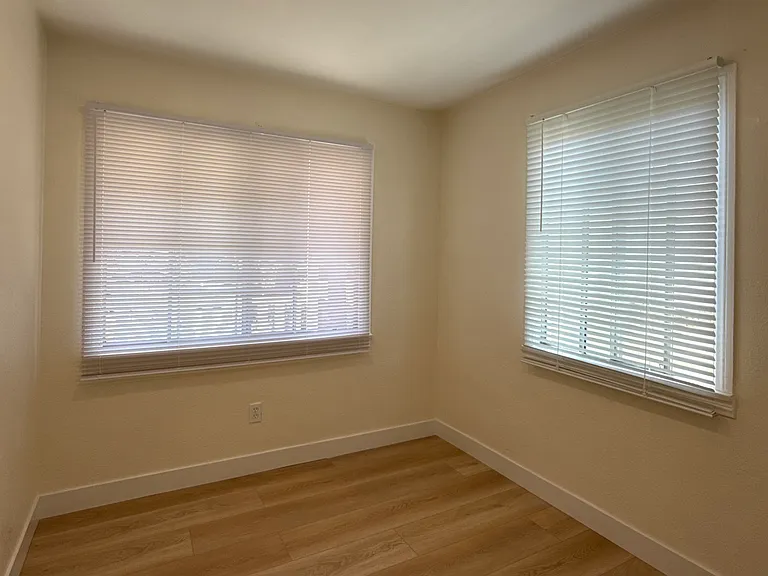 13911 Sherwood St — Photo 5