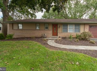 41 Miller Rd, Akron, PA 17501