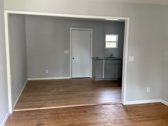 3rd image of 1630 Larry St