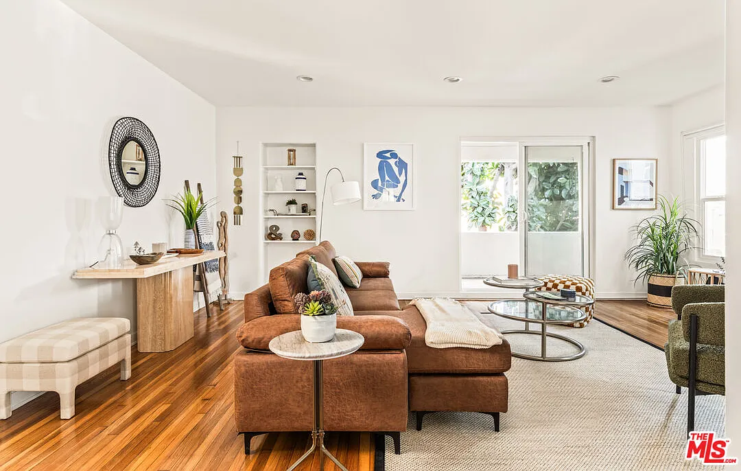2 bed, 2.0 bath, 1800 sqft, $6,000 — Photo 3