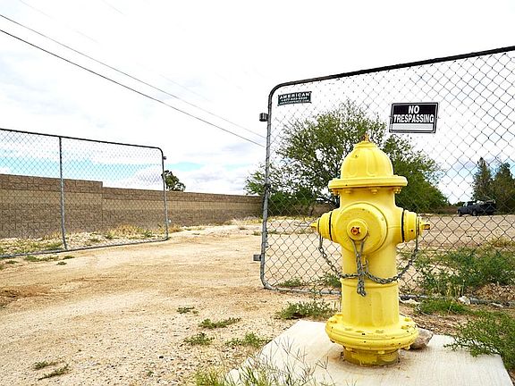 Water w. Fire Hydrant