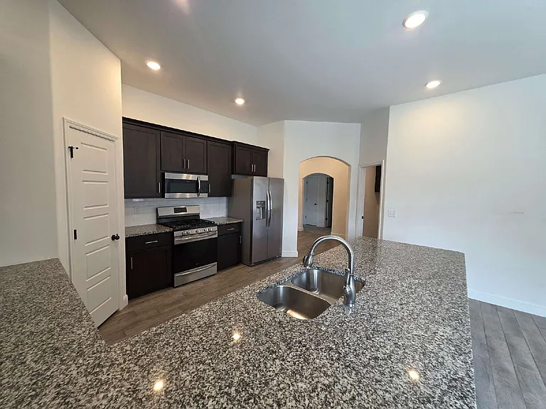 2405 Graham Ln — Photo 5