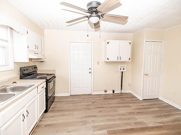 4th image of 2018 Chester Avenue